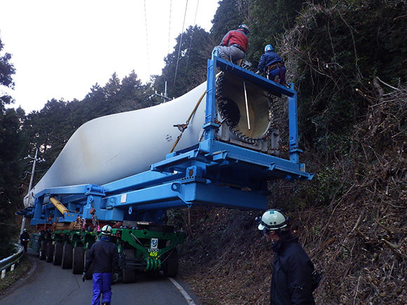 風力発電所の風車ブレード(長さ34m、重量約6t)輸送