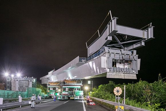 北海道での高架橋(長さ約80m、重量約410t)架設 全国で橋梁工事を実施