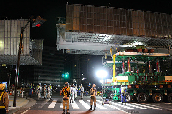 大岡川横断人道橋一括架設工事(神奈川県)