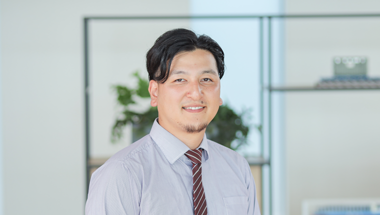 国際物流営業部　国際物流営業チーム 主任 佐川　信裕